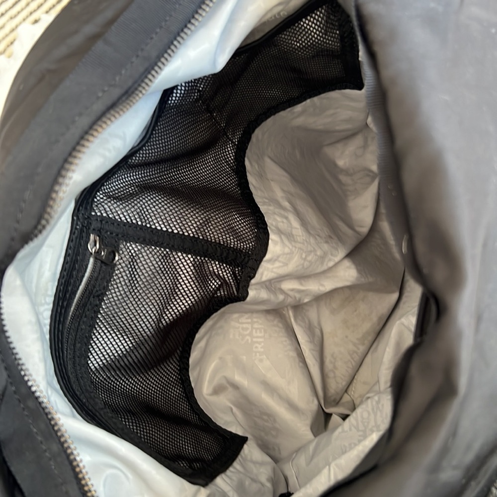 Lululemon workout bag!! - Picture 7 of 16